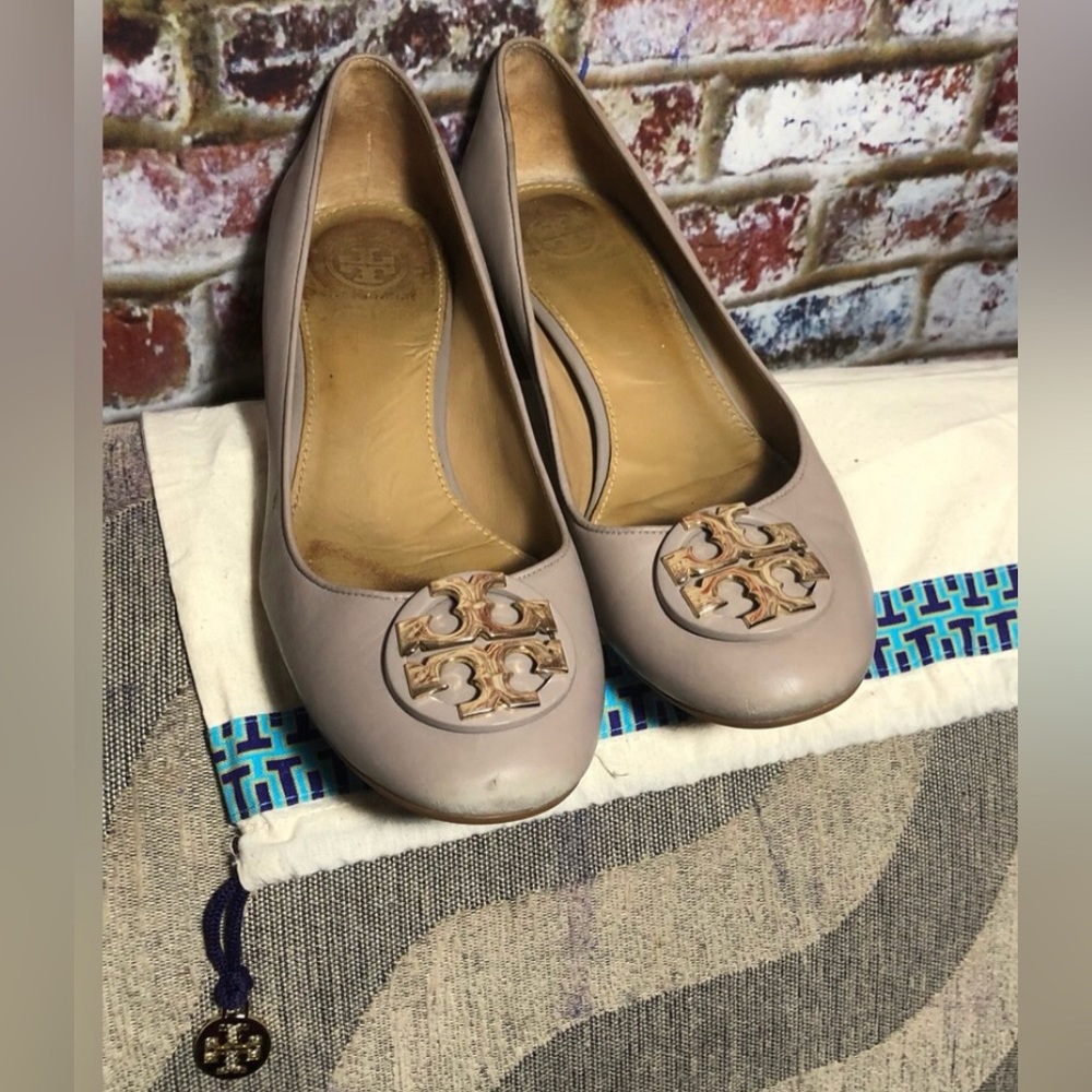 Tory Burch Benton Beige Leather Pumps Lower Heels Authentic Size 6.5 AUTHENTIC